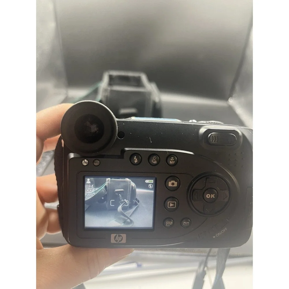 HP PhotoSmart‎ 945 5.3MP Digital Camera 8xOptical Zoom GRLYB-0310 w/ Accessories